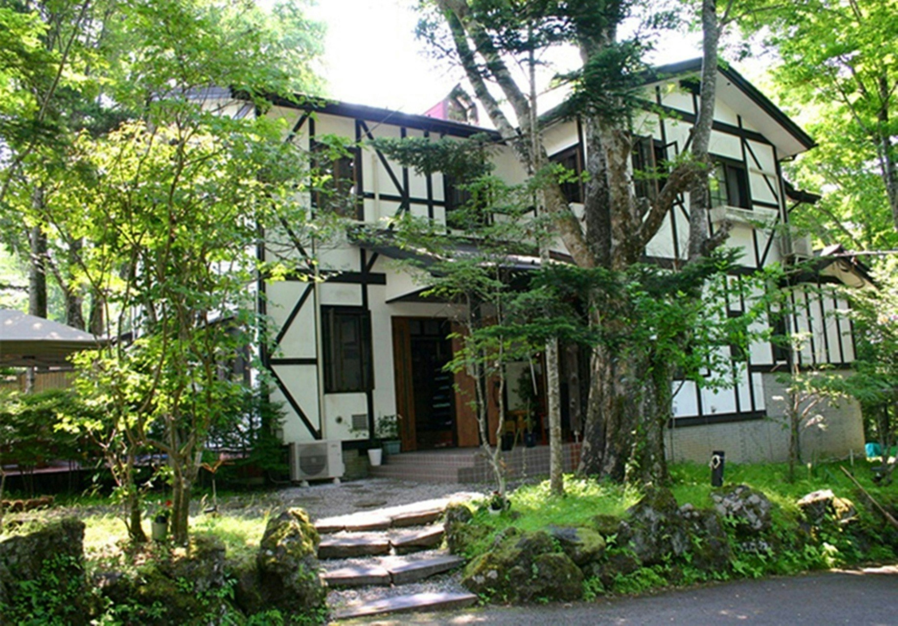 山中湖畔森に囲まれた癒しの時間を満喫する208洋室5ベッドルーム 富士山と山中湖を見える部屋です